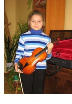 Юная скрипачка